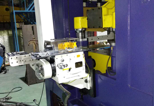 在（zài）應用衝床送料機時，需具備的安全設施有哪些?