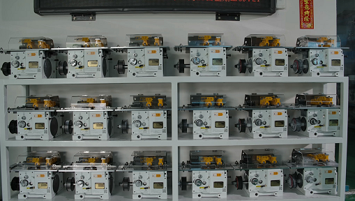 伺（sì）服（fú）送料機安裝料厚調整裝置（zhì）有哪些原因?