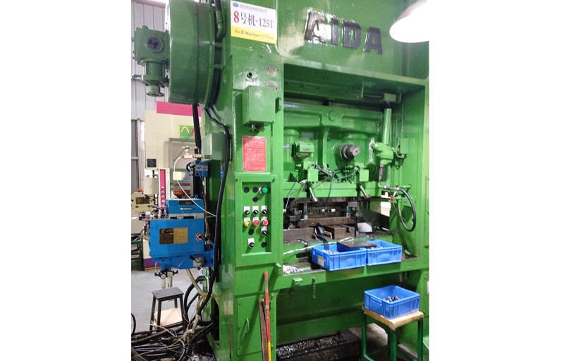 AIDA衝床配狂草熟女影院夾式送料機出機