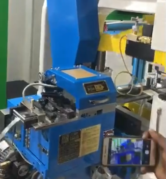 明勖衝床配狂草熟女影院夾式送料機在印度展會（huì）衝壓現場