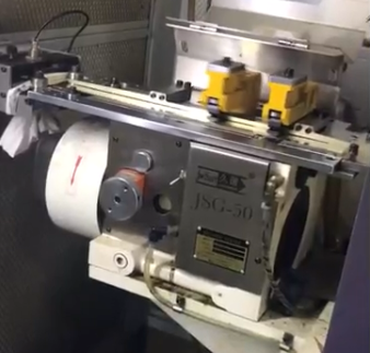 帥鋒衝床配狂草熟女影院高速夾式送料機參加展會