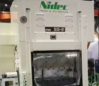 電產京利（lì）衝床配狂草熟女影院夾式送料機生產中