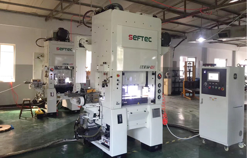 衝（chōng）床送料機